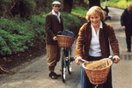 <b>«Айрис» (2001)</b>
<br><br>
В ленте Ричарда Эйра великие артистки сыграли писательницу Айрис Мердок в разные периоды ее жизни.