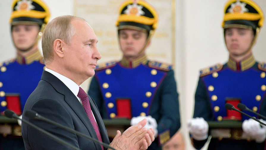 Президент России В.Путин во время церемонии вручения государственных наград РФ в&nbsp;Кремле в&nbsp;День России