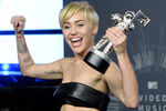 Майли Сайрус с наградой на MTV Music Video Awards
