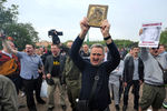 Во время акции ЛГБТ-активистов на Марсовом поле в Санкт-Петербурге