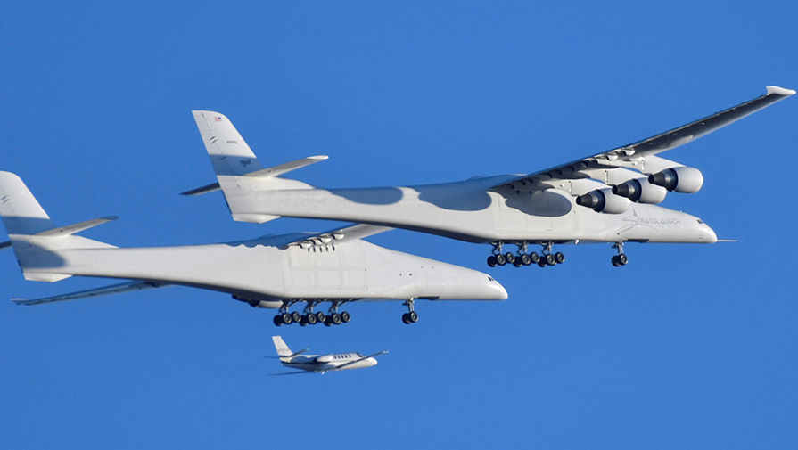 Самый большой в мире самолет-носитель Stratolaunch Model 351, 13 апреля 2019 года