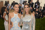 Кендалл Дженнер в Atelier Versace и Синди Кроуфорд в Balmain