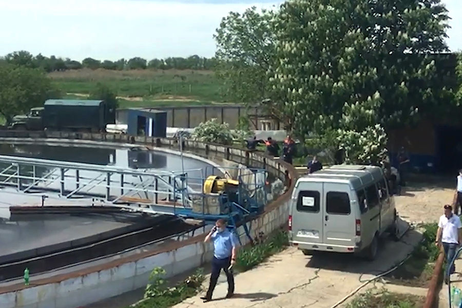 На&nbsp;месте ЧП на&nbsp;очистных сооружениях под&nbsp;Таганрогом, где погибли сотрудники водоканала, 21&nbsp;мая 2021&nbsp;года