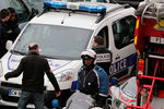 На месте нападения на редакцию журнала Charlie Hebdo в Париже, 7 января 2015 года