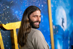 <b>Джонатан Ван Несс, 37 лет</b>
<br><br>
Американский стилист по волосам и телеведущий публично рассказал о своем ВИЧ-статусе в 2019 году. В своей автобиографической книге «Over The Top» он рассказал, как упал в обморок во время окрашивания волос клиентки в престижном салоне красоты в Лос-Анджелесе. Позже в больнице врачи сообщили стилисту, что у него ВИЧ.
<br><br>
Телеведущий, который провел бурную молодость и многое пережил из-за пристрастия к наркотикам, признавался газете The Guardian: «Мне подумалось: что если все, через что я прошел, готовило меня к этому моменту? Быть достаточно сильным, чтобы рассказать об этом, и поделиться этим на своих условиях. Часть меня должна была переварить это все, но большая часть хотела больше и существеннее говорить о ВИЧ/СПИД, о том, что такое жить с ВИЧ, чтобы гуманизировать и нормализовать то, о чем я говорю».
