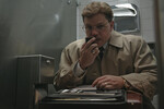 <b>«Информатор» (2009)</b>
<br><br>
Две биографические драмы подряд: в картине Стивена Содерберга Деймон сыграл Марка Уитэкра, университетского доктора философии, который выдал ФБР информацию о практике агропромышленной компании устанавливать договорные цены на свою продукцию.
<br><br>
Готовясь к роли, Деймон набрал больше 10 кг, чтобы больше походить на своего героя.
