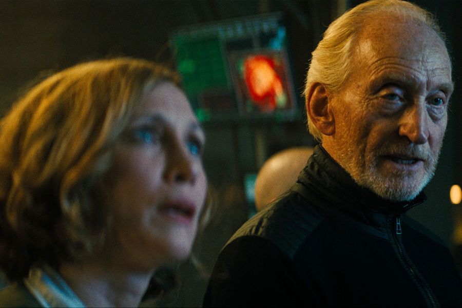 Вера Фармига и Чарльз Дэнс в&nbsp;картине &laquo;Годзилла 2: Король монстров&raquo; (2019)
