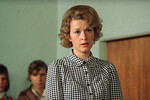 <b>«Афоня», Георгий Данелия (1975)</b>
<br><br>
Героиня Талызиной в трагикомедии о жизни слесаря-сантехника Афанасия Борщова — мастер ЖЭКа Людмила Ивановна Вострякова. Занимаясь распределением учащихся-практикантов из ПТУ, она не «прикрепляет» никого из них к Афоне. Ему все же удается «выпросить» двоих помощников — но те вскоре отказываются работать с непутевым наставником.
