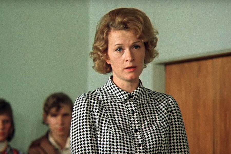 <b>«Афоня», Георгий Данелия (1975)</b>
<br><br>
Героиня Талызиной в&nbsp;трагикомедии о&nbsp;жизни слесаря-сантехника Афанасия Борщова &mdash; мастер ЖЭКа Людмила Ивановна Вострякова. Занимаясь распределением учащихся-практикантов из&nbsp;ПТУ, она не «прикрепляет» никого из&nbsp;них к&nbsp;Афоне. Ему все же удается «выпросить» двоих помощников &mdash; но те вскоре отказываются работать с&nbsp;непутевым наставником.
