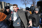 Во время задержания участника несанкционированной акции оппозиции против коррупции на Пушкинской площади, 26 марта 2017 года