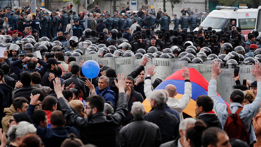 Акция протеста на&nbsp;площади Республики в&nbsp;Ереване, 22 апреля 2018 года