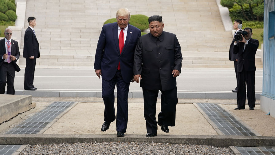 Во время встречи президента США Дональда Трампа и лидера КНДР Ким Чен Ына, 30&nbsp;июня 2019&nbsp;года
