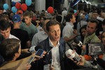 Президент Олимпийского комитета России Александр Жуков попал в окружение представителей СМИ