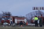 Пожарные машины на месте крушения пассажирского самолета Boeing 737 в аэропорту Казани