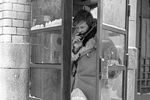 Борис Гребенщиков (признан в РФ иностранным агентом) с сыном Глебом. 1987 год