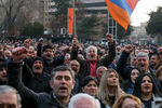 Сторонники оппозиции во время митинга в центре Еревана, 25 февраля 2021 года