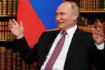 Президент России Владимир Путин во время встречи в рамках российско-американского саммита на вилле Ла-Гранж в Женеве, 16 июня 2021 года
