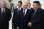 Президент РФ Владимир Путин и лидер КНДР Ким Чен Ын на космодроме Восточный. Слева: генеральный директор государственной корпорации по космической деятельности «Роскосмос» Юрий Борисов, 13 сентября 2023 года