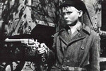 <b>«Мандат» (1963)</b><br>
Действие картины Николая Лебедева происходит в 1919 году. Большевик Глеб Прохоров (Игорь Боголюбов) возглавляет продовольственный отряд с мандатом, подписанным Лениным, чтобы доставить хлеб голодающим жителям Петрограда. На его состав нападают бандиты, все члены отряда погибают, но перед смертью раненый Прохоров успевает передать мандат своему 13-летнему сыну Глебу (Щербаков). За эту роль юный артист получил огромные по тем временам деньги — 480 рублей, которые буквально спасли его семью. Незадолго до выхода картины отец Щербакова, подрабатывавший в 60-х таксистом, сбил человека, за что ему грозил реальный срок. Благодаря гонорару сына семья наняла хорошего адвоката и срок заменили на условный.
