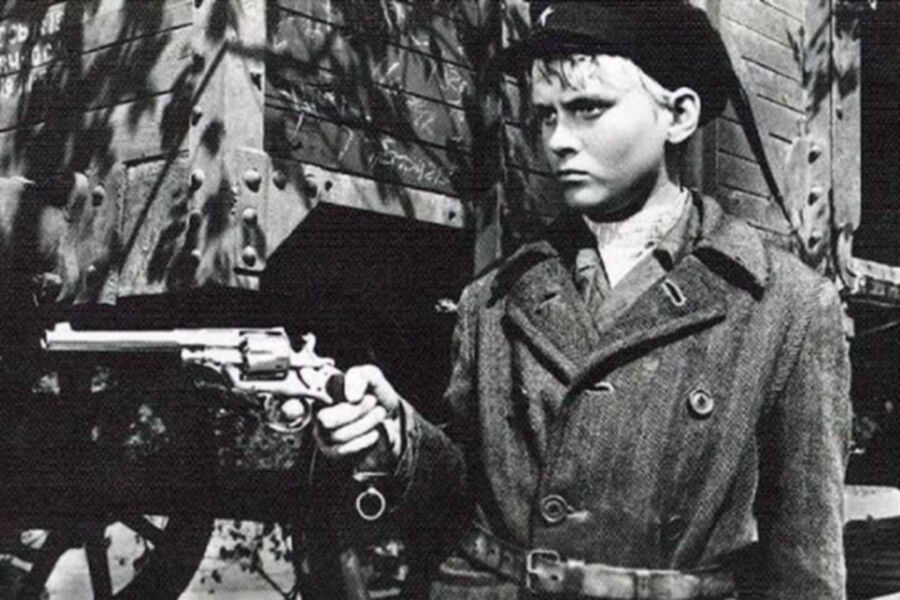 <b>&laquo;Мандат&raquo; (1963)</b><br>
Действие картины Николая Лебедева происходит в&nbsp;1919 году. Большевик Глеб Прохоров (Игорь Боголюбов) возглавляет продовольственный отряд с&nbsp;мандатом, подписанным Лениным, чтобы доставить хлеб голодающим жителям Петрограда. На&nbsp;его состав нападают бандиты, все члены отряда погибают, но перед&nbsp;смертью раненый Прохоров успевает передать мандат своему 13-летнему сыну Глебу (Щербаков). За&nbsp;эту роль юный артист получил огромные по&nbsp;тем временам деньги &mdash; 480&nbsp;рублей, которые буквально спасли его семью. Незадолго до&nbsp;выхода картины отец Щербакова, подрабатывавший в&nbsp;60-х таксистом, сбил человека, за&nbsp;что ему грозил реальный срок. Благодаря гонорару сына семья наняла хорошего адвоката и срок заменили на&nbsp;условный.
