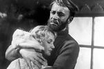 Кадр из художественного фильма «Хмурый Вангур» (1959 год, Свердловская киностудия). В роли Наташи - актриса Ия Арепина, в роли Николая - актер Анатолий Торопов