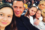 Дженнифер Лопес и Алекс Родригес со своими детьми