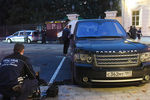 Автомобиль Range Rover, врезавшийся в ограждение резиденции посла США в Москве, 18 сентября 2020 года