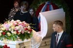 Во время церемонии прощания с актрисой Верой Васильевой в Московском академическом Театре сатиры, 12 августа 2023 года