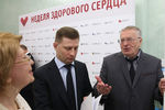 Лидер ЛДПР Владимир Жириновский и член комитета Госдумы РФ по охране здоровья Сергей Фургал (справа налево) на открытии выставки «Неделя здорового сердца» в Государственной думе РФ, 2016