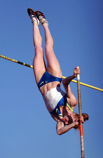 Светлана Феофанова на соревнованиях по прыжкам с шестом чемпионата России по легкой атлетике на центральном стадионе Казани, 2008 год