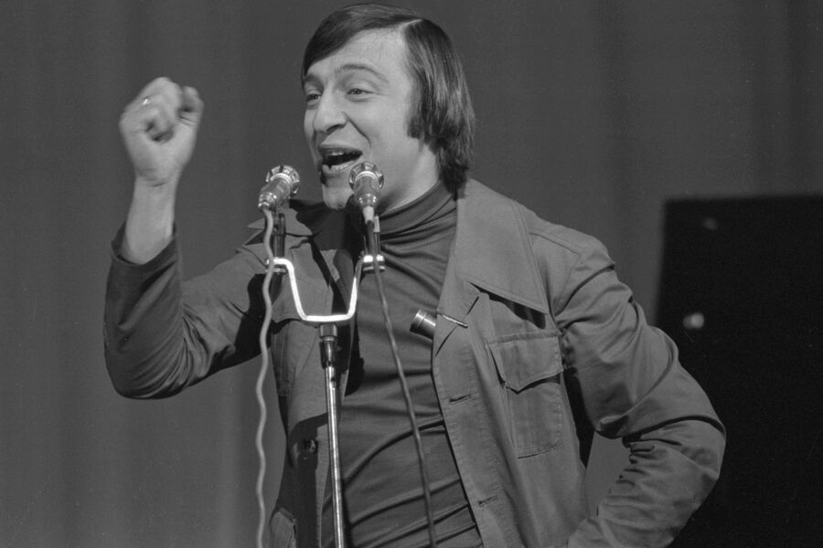 Геннадий Хазанов в&nbsp;спектакле &laquo;Мелочи жизни&raquo;, 1979&nbsp;год