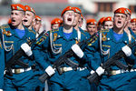 Военнослужащие на военном параде на Красной площади, посвященном 69-й годовщине Победы в Великой Отечественной войне
