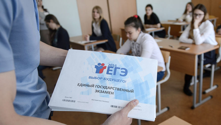Школьники во время проведения ЕГЭ по&nbsp;математике в&nbsp;гимназии №2 в&nbsp;Екатеринбурге 