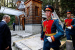 Президент РФ Владимир Путин во время мемориальной церемонии по случаю 100-летия возведения у перевала Вршич русской часовни в память о российских воинах, погибших в этих местах в годы Первой мировой войны
