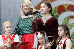 2017 год. Яна Поплавская во время выступления на фестивале «Многонациональная Россия» на Пушкинской площади в рамках празднования Дня России