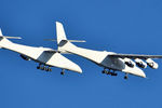 Самый большой в мире самолет-носитель Stratolaunch Model 351, 13 апреля 2019 года