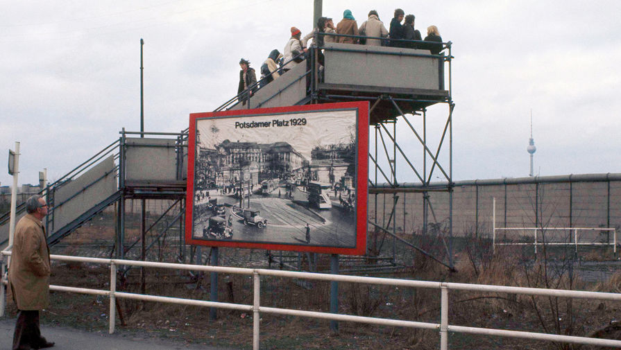 Смотровая площадка у Берлинской стены, 1973 год