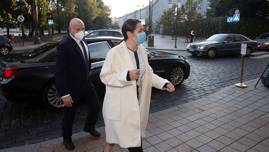 Экс-кандидат в&nbsp;президенты Белоруссии Светлана Тихановская перед&nbsp;началом встречи с&nbsp;французским президентом Эмманюэлем Макроном в&nbsp;Вильнюсе, 29 сентября 2020 года