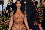 Ким Кардашьян и Канье Уэст на красной дорожке Met Gala, 2019 год
