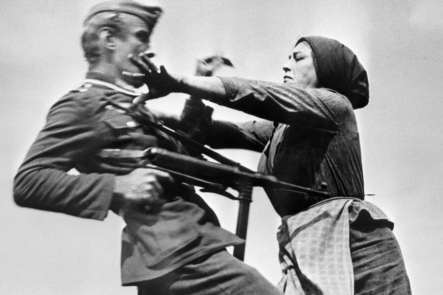 Актриса Нонна Мордюкова в&nbsp;роли Антонины (справа) и Вилнис Бекерис в&nbsp;роли Иоганна (слева) в&nbsp;фильме &laquo;Возврата нет&raquo; по&nbsp;одноименной повести Анатолия Калинина, 1974&nbsp;год