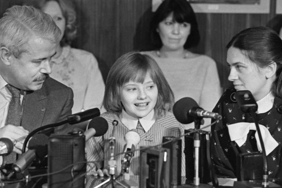 Эта поездка сделала Катю знаменитой. Ей писали многочисленные письма, она постоянно принимала участие в&nbsp;передачах на&nbsp;телевидении, ее приглашали выступать. Школьница объехала несколько пионерских лагерей, где рассказывала сверстникам о&nbsp;Соединенных Штатах. На&nbsp;фото: пресс-конференция Кати Лычевой после возвращения из&nbsp;США в&nbsp;зале Советского комитета защиты мира 