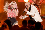 Pitbull и Ke$ha во время выступления на&nbsp;American Music Awards в&nbsp;Лос-Анджелесе
