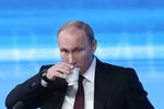 Владимир Путин во время пресс-конференции в ЦМТ