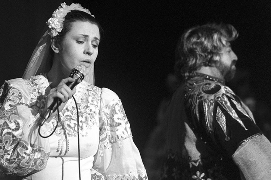 Валентина Толкунова в&nbsp;сцене из&nbsp;драматической оперы «Русские женщины», 1986&nbsp;год