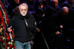 Фотограф Юрий Рост на церемонии прощания с художественным руководителем Московского театра «Современник» Галиной Волчек