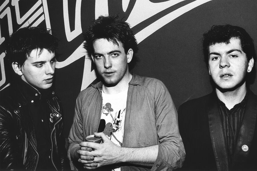 Саймон Гэллап, Роберт Смит и Лол Торхерст из&nbsp;группы The Cure в&nbsp;Амстердаме, 1980&nbsp;год
