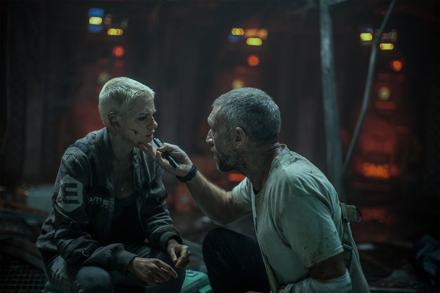 Кристен Стюарт и Венсан Кассель в&nbsp;фильме &laquo;Под водой&raquo; (2019)
