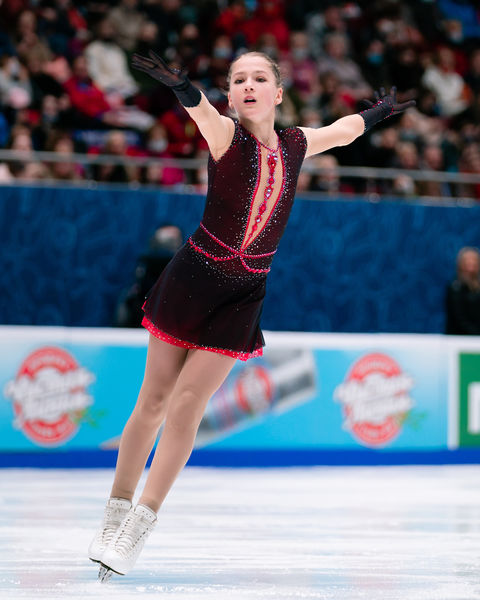 Вероника Петеримова выступает в&nbsp;произвольной программе на&nbsp;чемпионате России &mdash; 2022