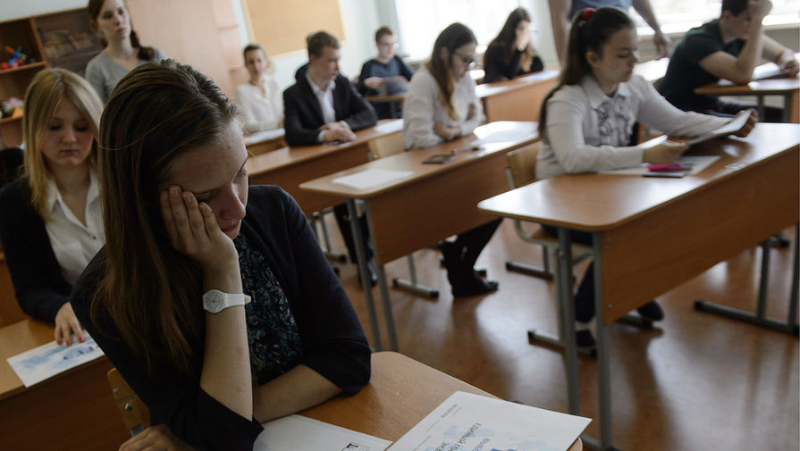 Школьники перед&nbsp;началом ЕГЭ по&nbsp;математике в&nbsp;гимназии №2 в&nbsp;Екатеринбурге 