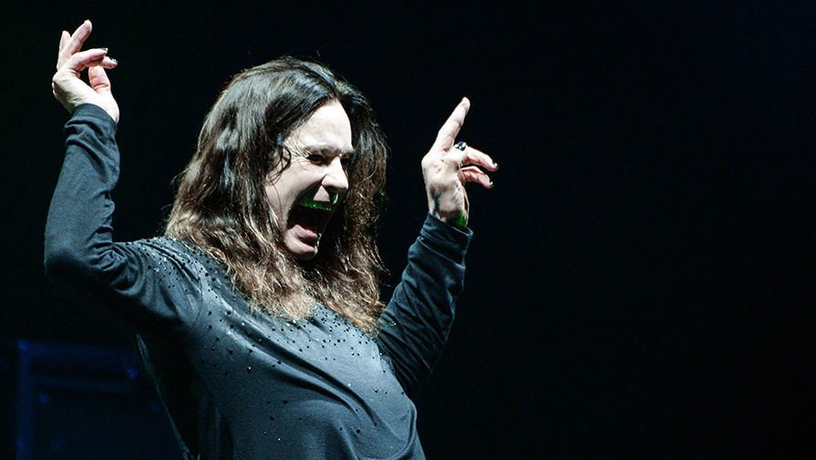 Вокалист британской рок-группы Black Sabbath Оззи Осборн во время концерта в&nbsp;спорткомплексе &laquo;Олимпийский&raquo; в&nbsp;Москве, 2016&nbsp;год 